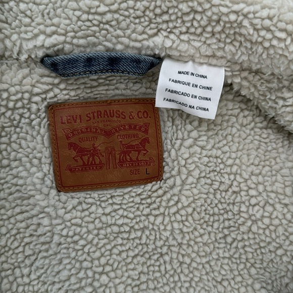 Levi’s Sherpa Lined Denim Jacket - Picture 4 of 6